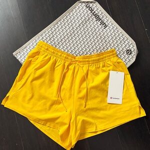 LULULEMON PACE RIVAL HIGH RISE SHORTS 3” in MAIZE YELLOW SZ 8 NWT
